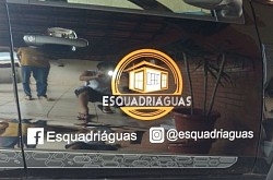 Adesivo em alto relevo.