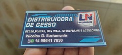 Cartão de visita com verniz localizado